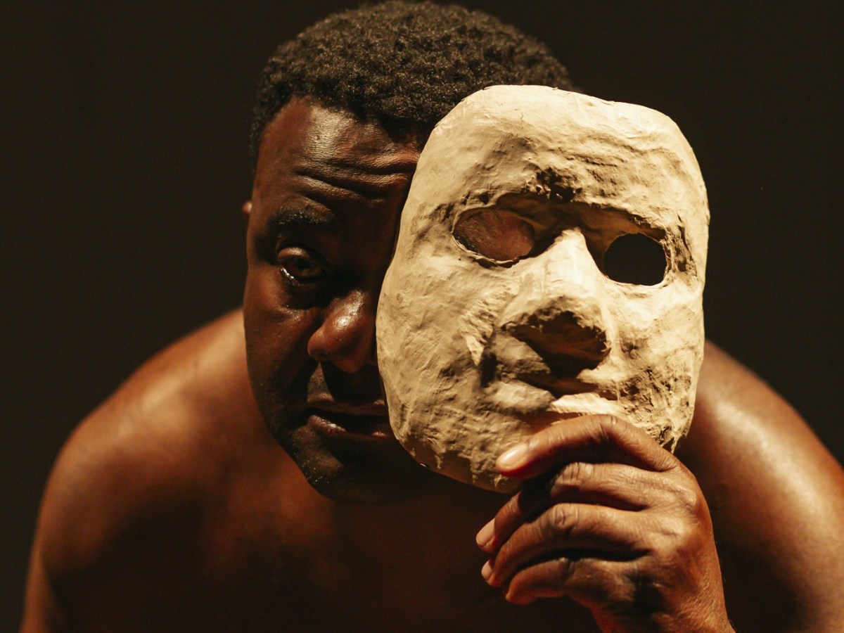 “A coisa tá ficando preta”: espetáculo confronta o racismo estrutural e reafirma a potência preta no&nbsp;palco