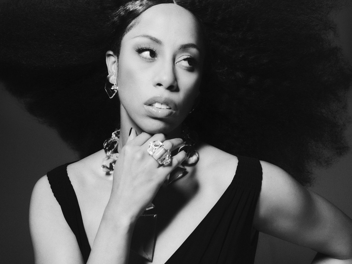 Rochelle Jordan expande fronteiras do R&B, pop e alternativo com o álbum “Through The&nbsp;Wall”