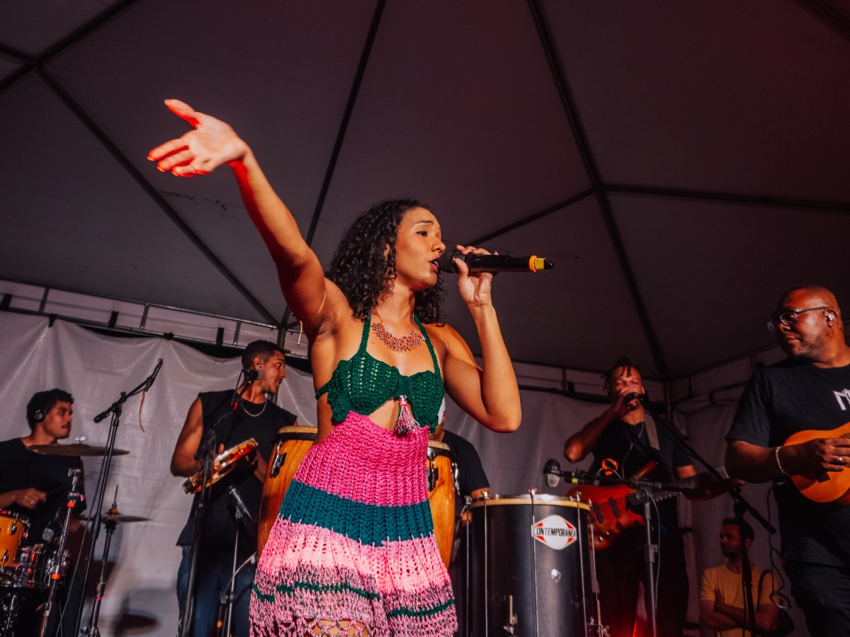 Luz Maria é destaque do Samba das Minas no Carnaval da ÜberBräu&nbsp;2026