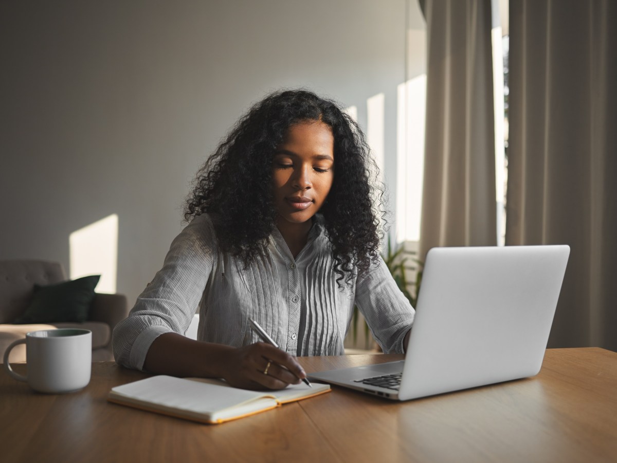 MOVER oferece 50 mil bolsas gratuitas de idiomas para pessoas negras no&nbsp;Brasil