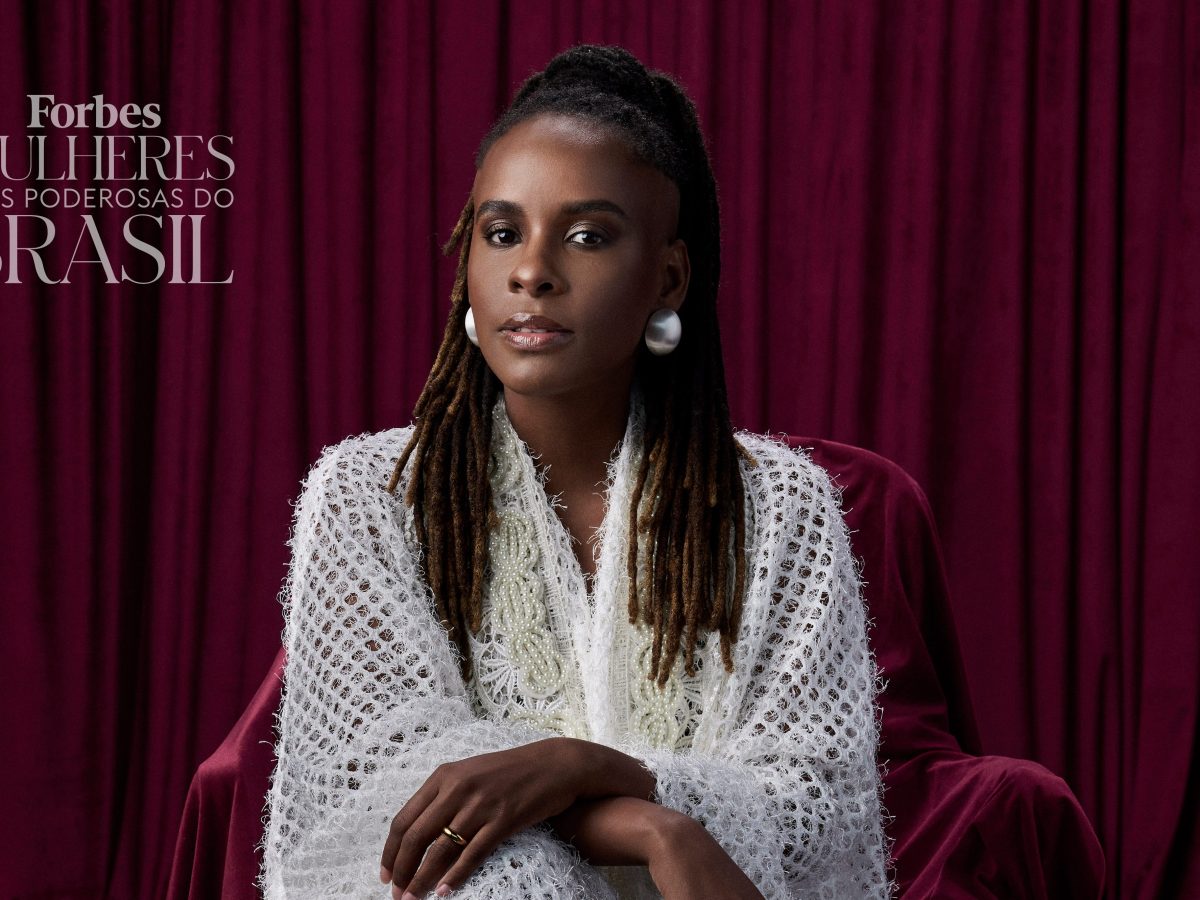 Monique Evelle é eleita como uma das mulheres mais poderosas do Brasil