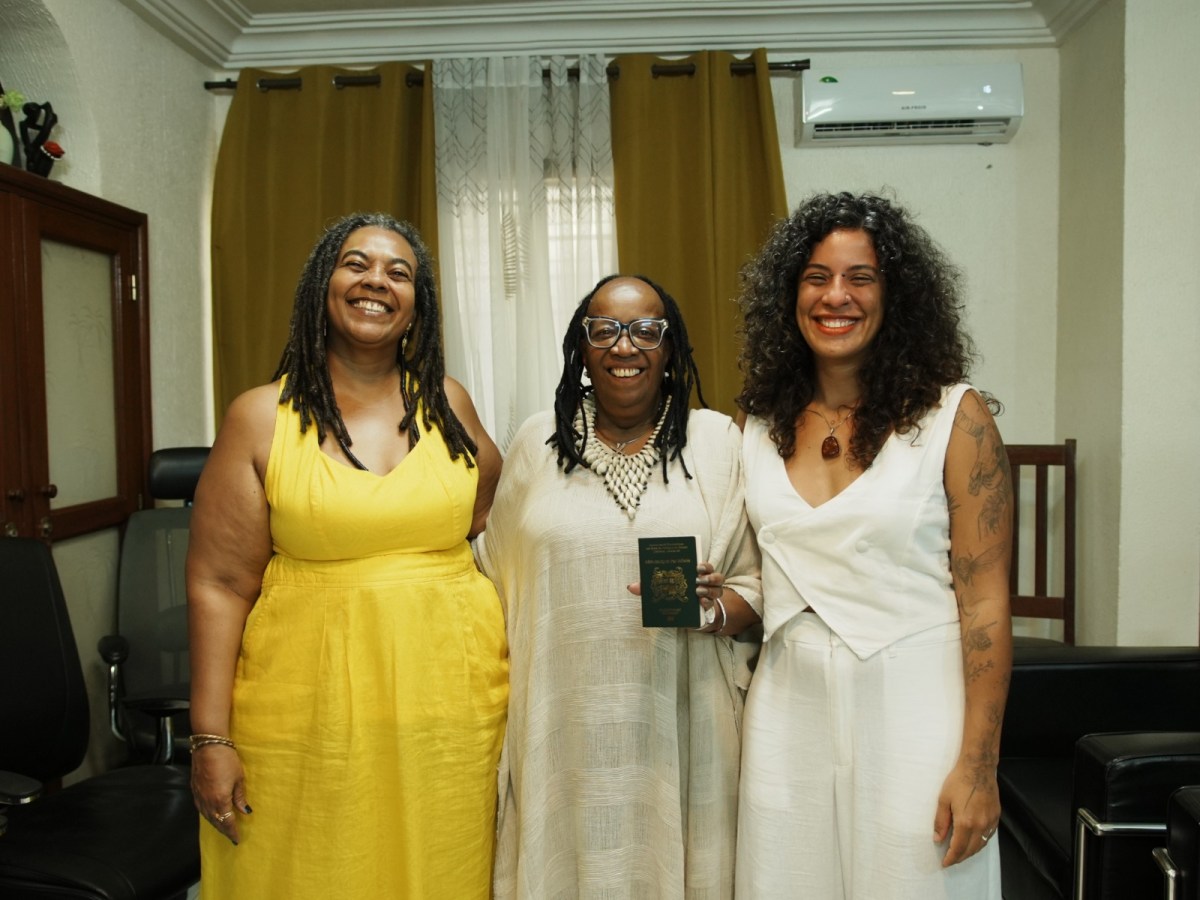 Sueli Carneiro oficializa cidadania beninense durante gravação de documentário com produção&nbsp;baiana