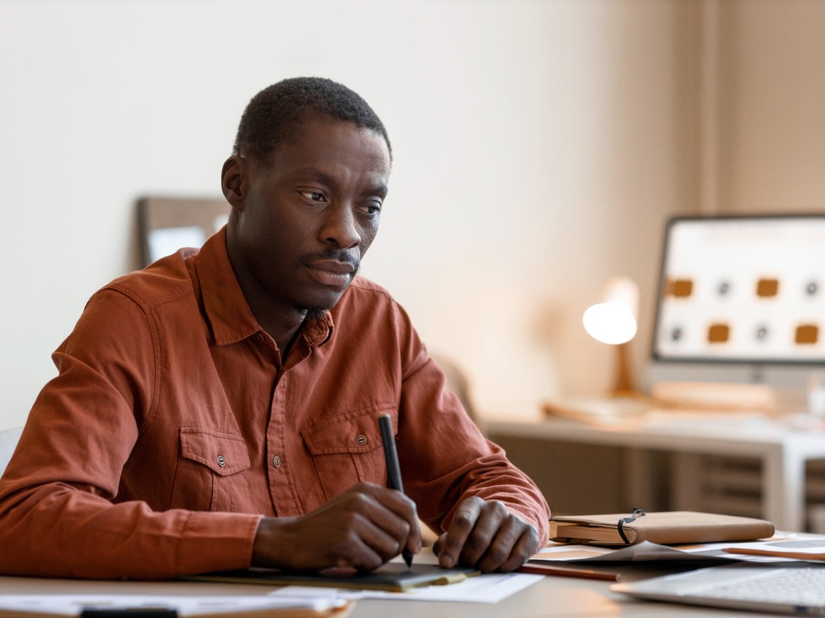 MOVER e Cogna Educação oferecem 10 mil vagas em cursos online gratuitos para qualificação profissional de pessoas&nbsp;negras