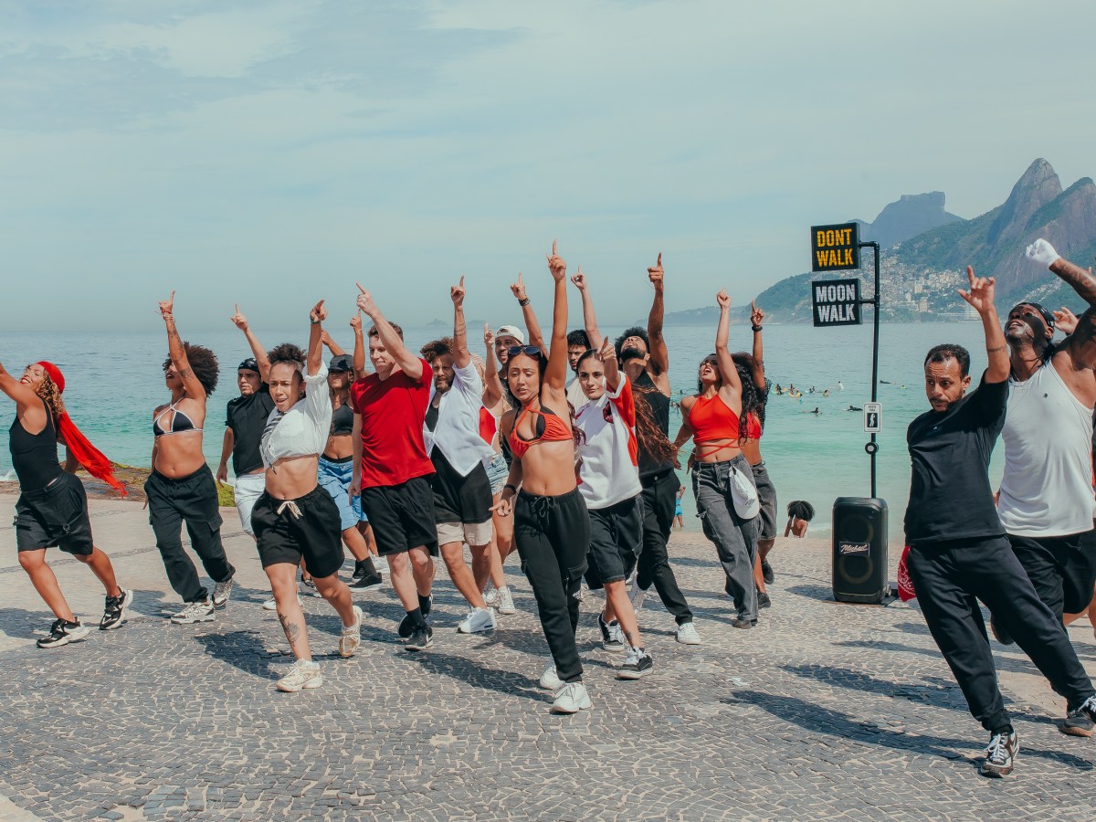 “Moonwalk to Michael”: Movimento chega ao Brasil em parceria com a FitDance para lançamento do longa “Michael”