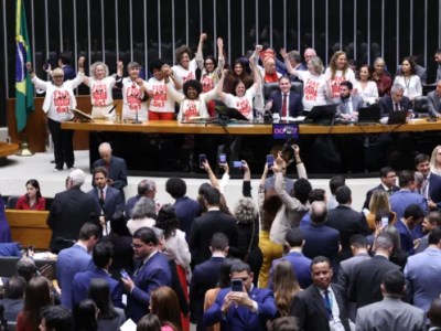 Câmara aprova PEC que acaba com escala 6×1 e reduz jornada semanal para 40&nbsp;horas
