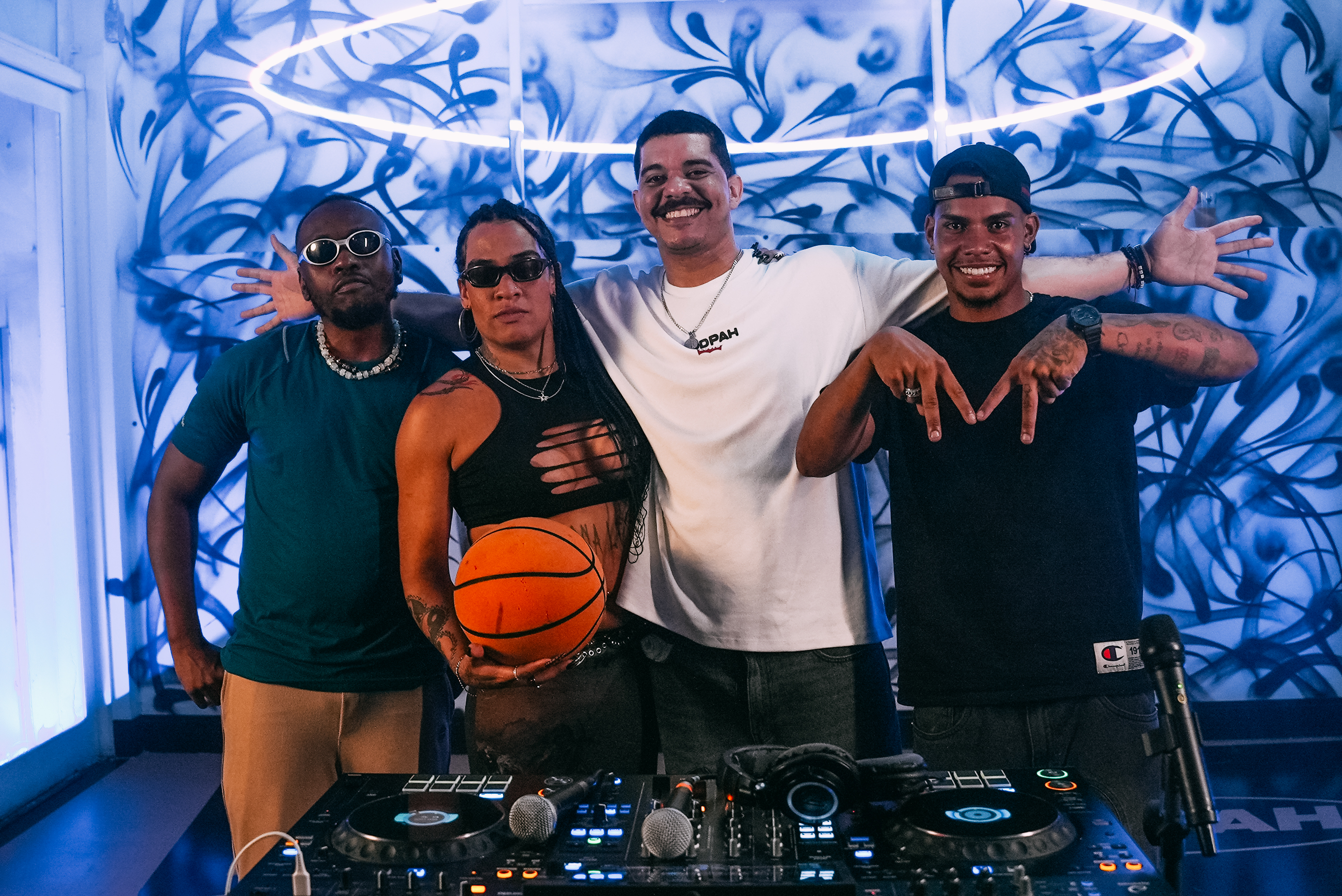 Samba do Thaíde”: rapper grava clipe da música inédita “O Meu Nome